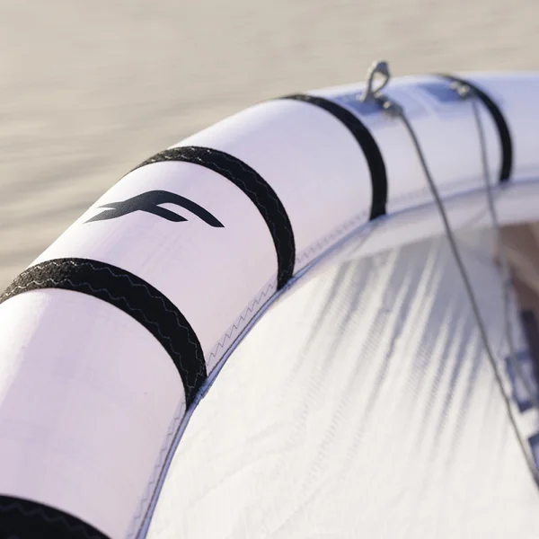 AILE DE KITESURF FONE BANDIT TEC + BARRE KITE ATTITUDE