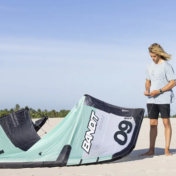 AILE DE KITESURF FONE BANDIT TEC + BARRE KITE ATTITUDE