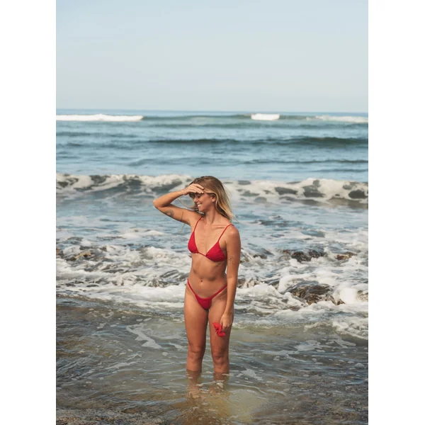 Bottom Hibiscus Isla