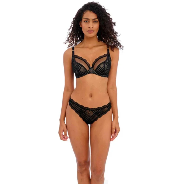 Culotte brésilienne en dentelle brodée