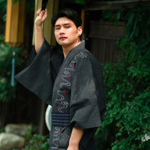 Kimono Traditionnel Japonais Noir