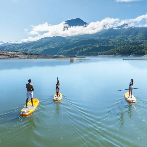 Paddle gonflable aqua marina amgo 12.0 avec propulsion autonome bluedrive s