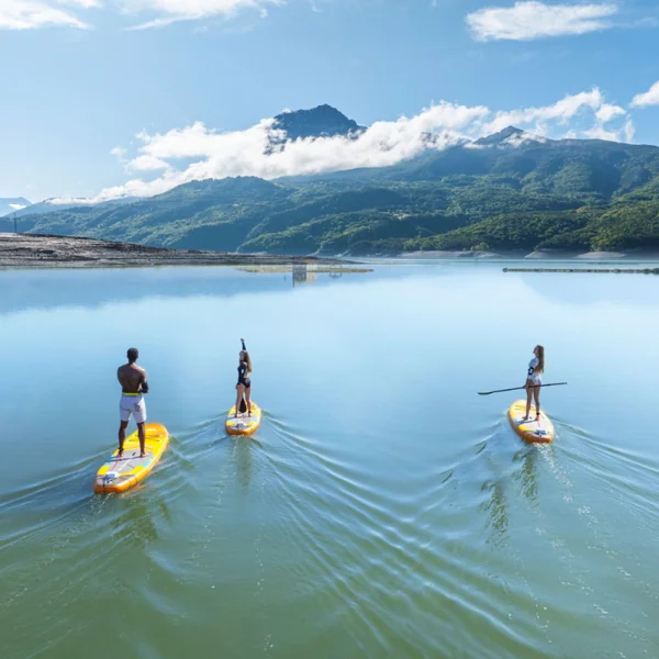 Paddle gonflable aqua marina amgo 12.0 avec propulsion autonomne bluedrive s