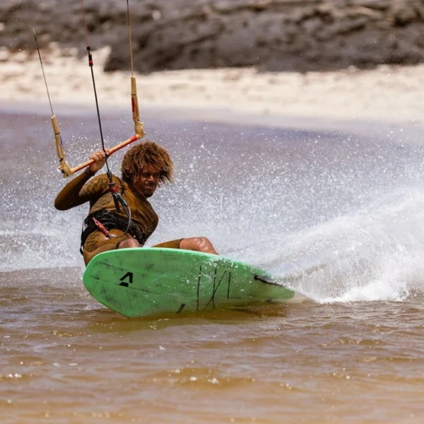 Planche de surfkite duotone whip sls 2026
