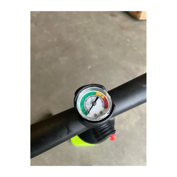 Pompe SUP verte manuelle - gonflage rapide et précis pour paddle