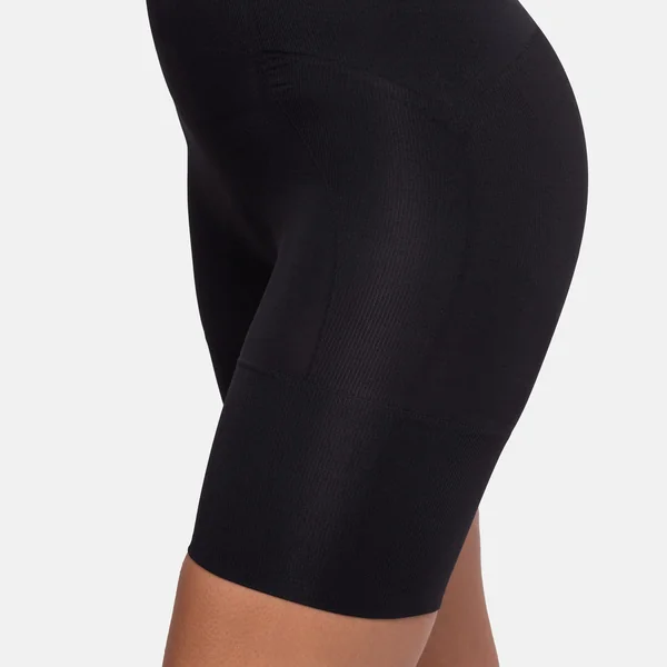 Short gainant noir Dorina