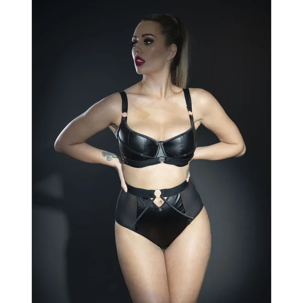 Soutien-gorge corbeille armatures demi-sein