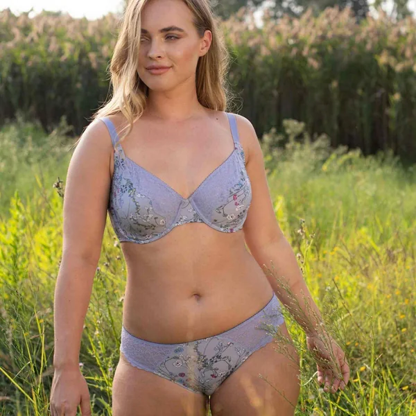 Soutien-gorge emboitant armatures
