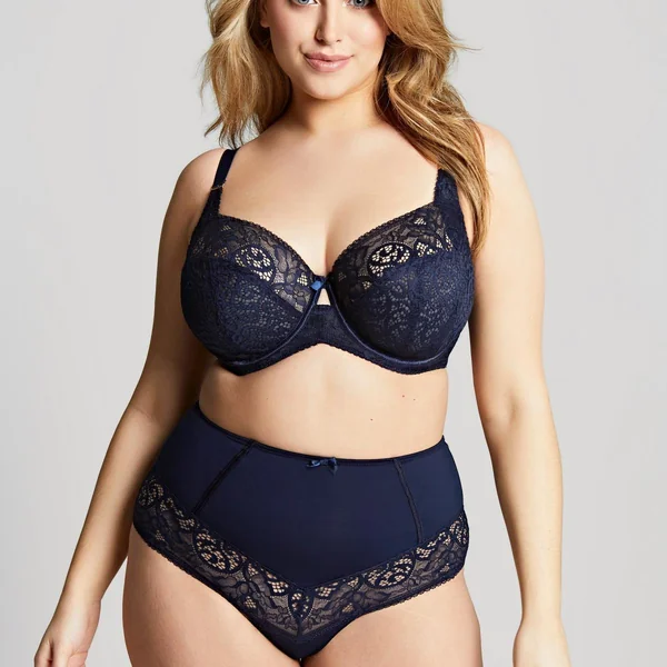 Soutien-gorge emboitant armatures