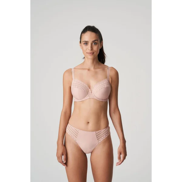 Soutien-gorge emboitant armatures