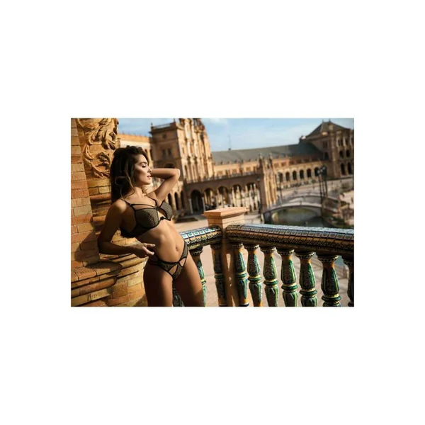Soutien-gorge emboitant armatures