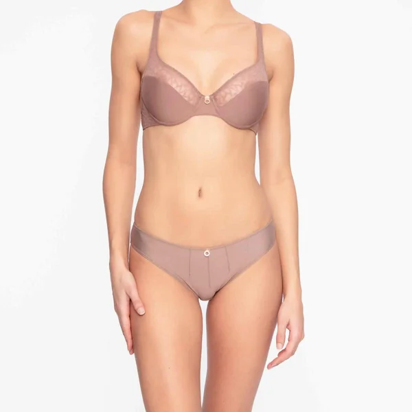 Soutien-gorge emboîtant armatures