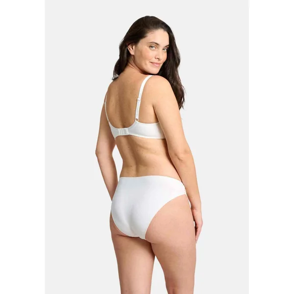 Soutien-gorge emboîtant armatures