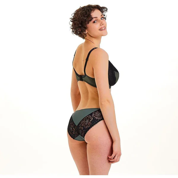 Soutien-gorge emboîtant armatures