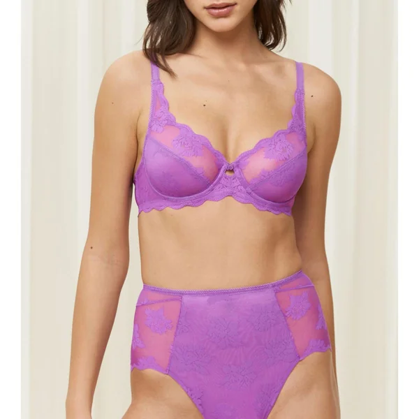 Soutien-gorge emboîtant armatures