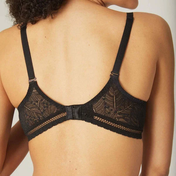 Soutien-gorge moulé armatures