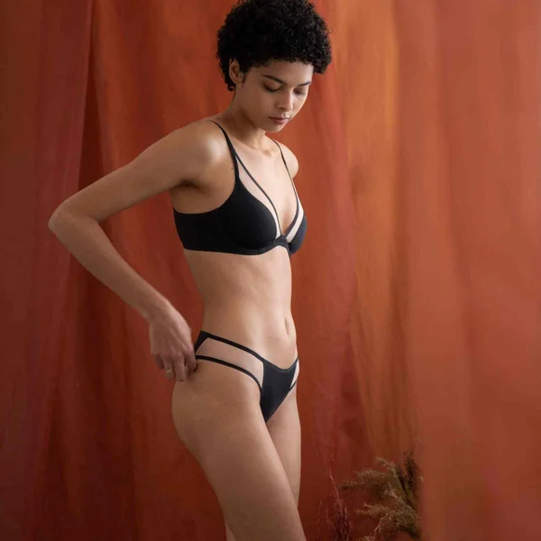 Soutien-gorge plongeant armatures