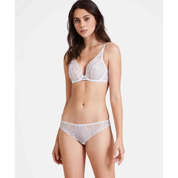 Soutien-gorge plongeant armatures