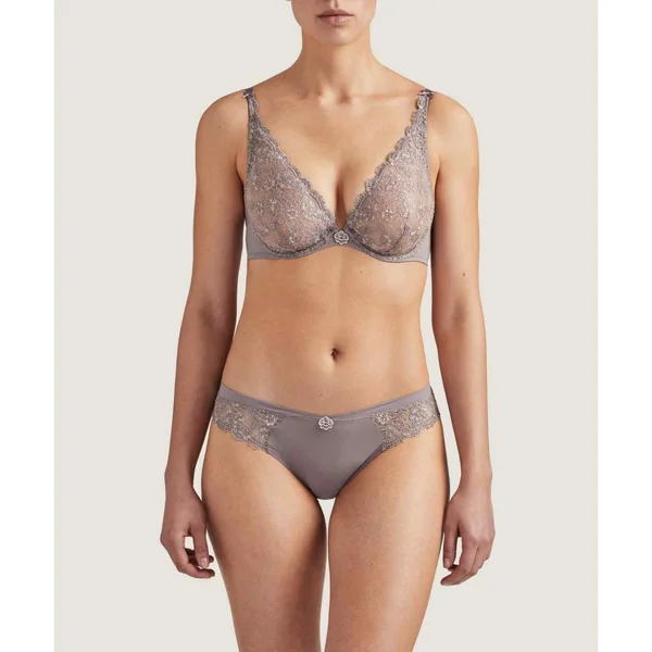 Soutien-gorge plongeant armatures