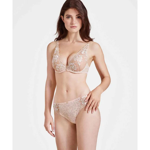 Soutien-gorge plongeant armatures