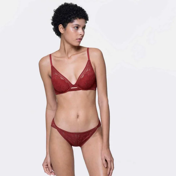 Soutien-gorge plongeant armatures