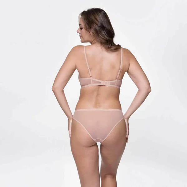 Soutien-gorge plongeant armatures