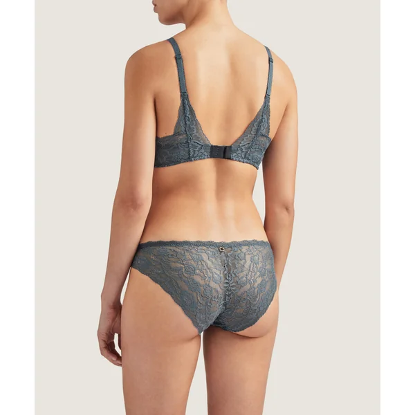 Soutien-gorge plongeant armatures