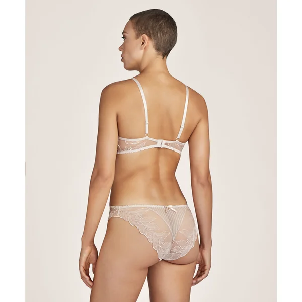 Soutien-gorge plongeant armatures