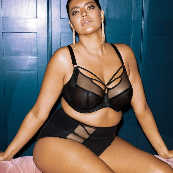 Soutien-gorge plongeant à armatures