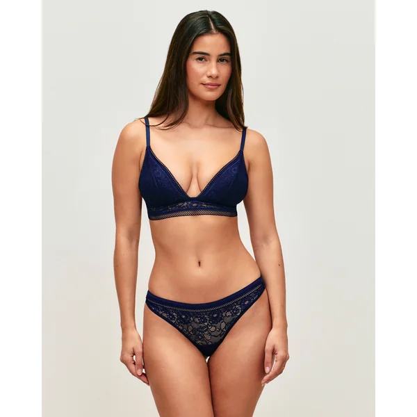 String en dentelle