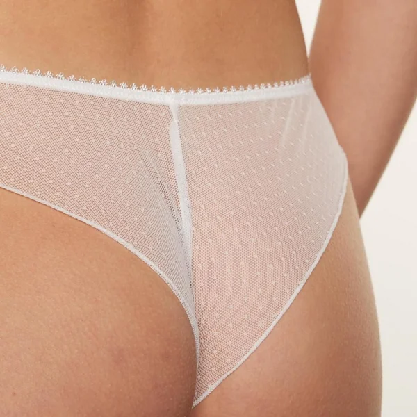 Tanga blanc Brigitte Bardot