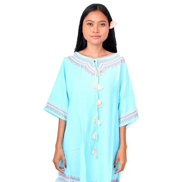 Tenue de plage bleu avec pompon