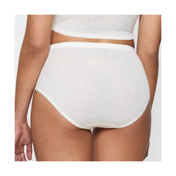 Triomphe Beauty Layers blanc cassé slip