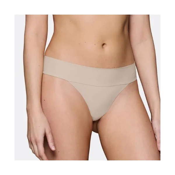 Triomphe Body Make-Up Illusion poudre culotte string