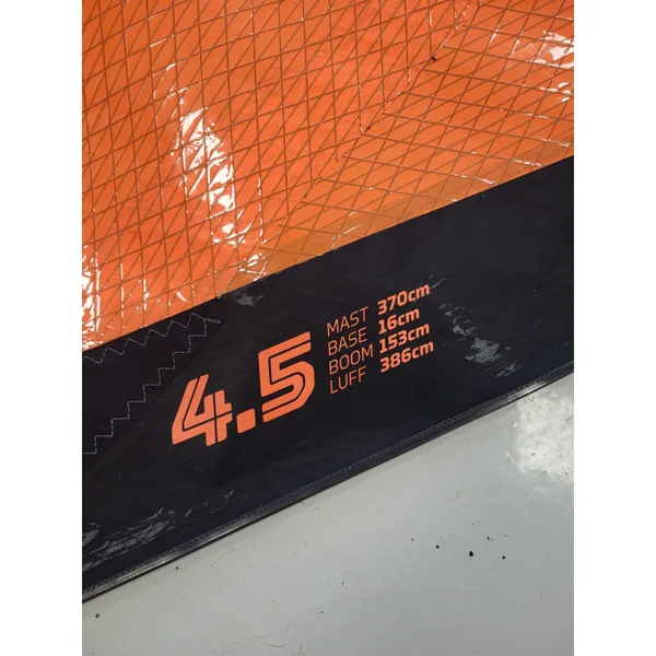 Voile Neilpryde Combat Pro Fuse 2025 4.5m² Occasion C Test Clement