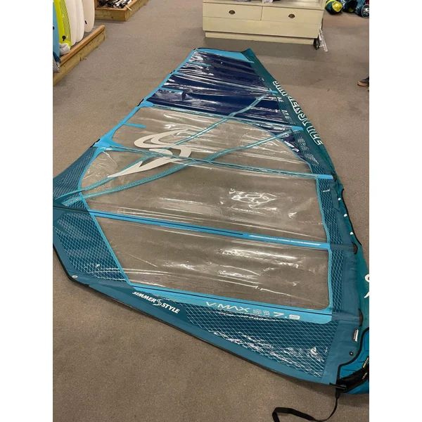 Voile windsurf SIMMER STYLE V-Max 7.9 2021 Blue Occasion (petit patch panneau 5)
