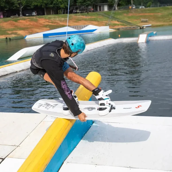 Wakeboard slingshot friend-ship 2026